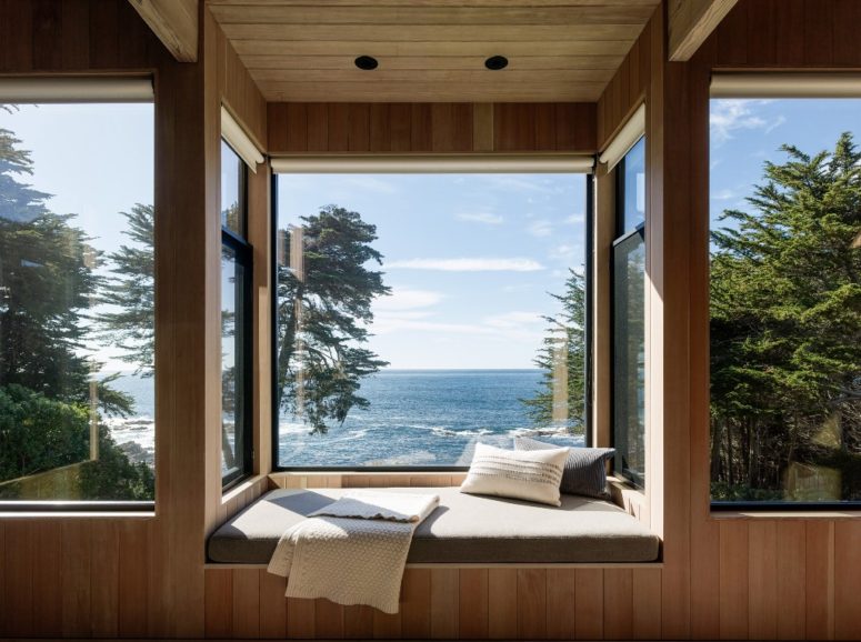gorgeous window nook There's nothing better than a secluded window seating nook for looking at the landscape while having a drink or reading, wow
