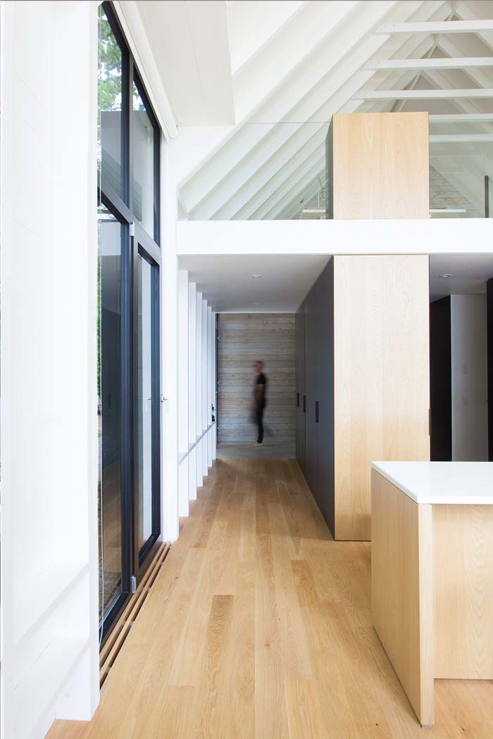 There's a bathroom and a bedroom on the upper level of the cottage, which is more private than the lower one There's a bathroom and a bedroom on the upper level of the cottage, which is more private than the lower one