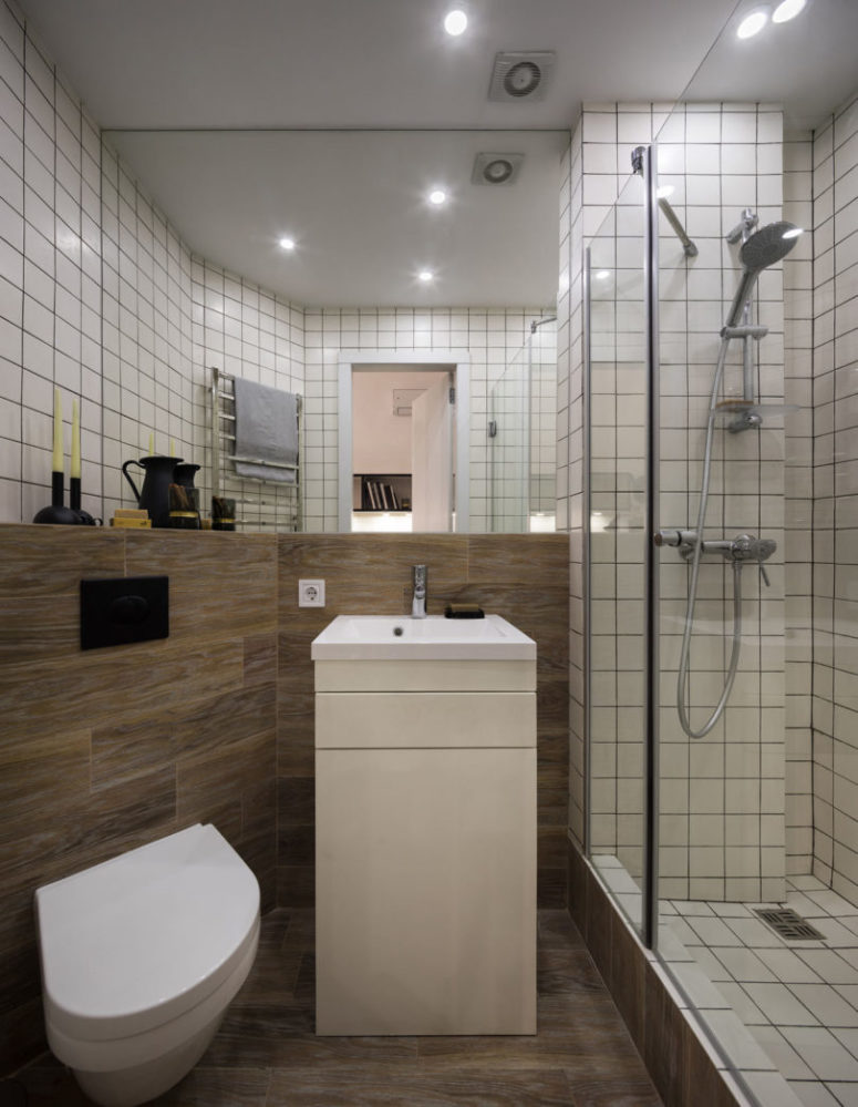 The bathroom is done with wood-looking tiles and off-white ones for a slight retro feel