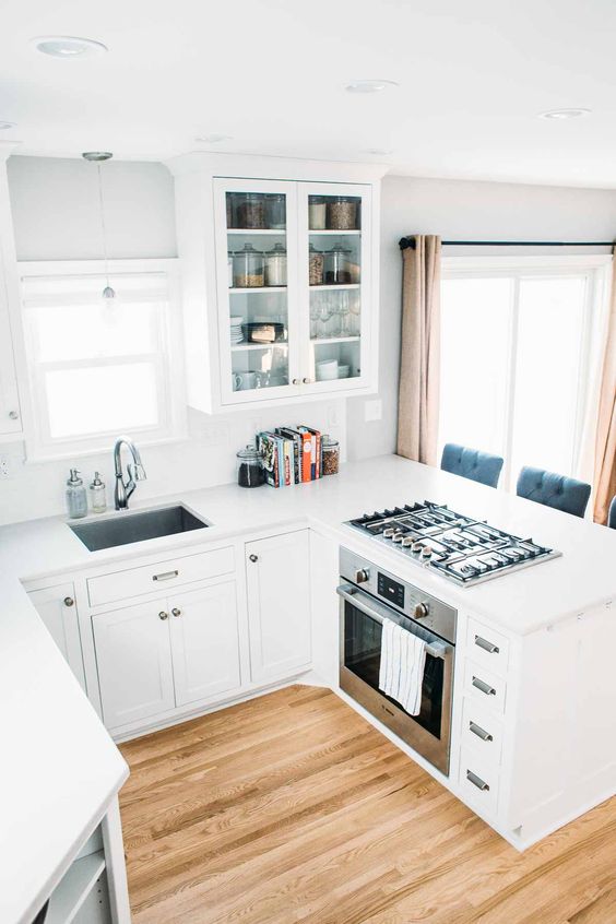 having several windows besides built-in lights is a perfect idea to fill your space with natural light