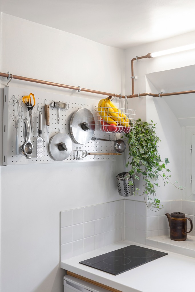 floating shelves on pipes They hold shelves, storage, add decorative value, communicate with uneven walls and just add style to the apartment