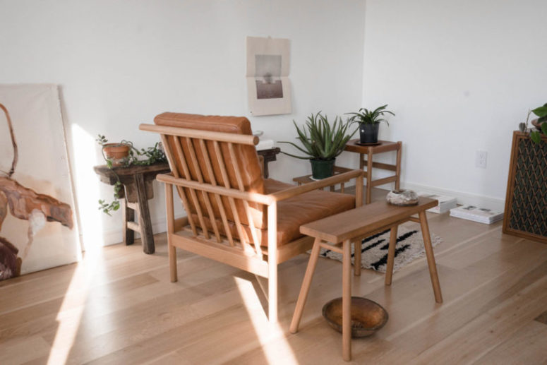 Some pieces like this armchair also include leather parts, the shade of which works very well with the wood Some pieces like this armchair also include leather parts, the shade of which works very well with the wood