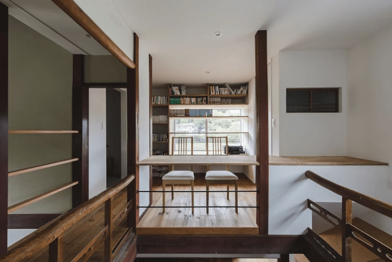 The new elements like such desks and shelves were inserted right into the traditional Japanese decor