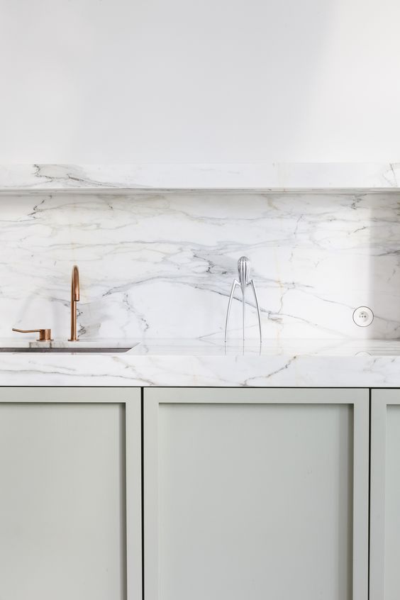 25 Marble Kitchen Backsplashes For A Refined Touch