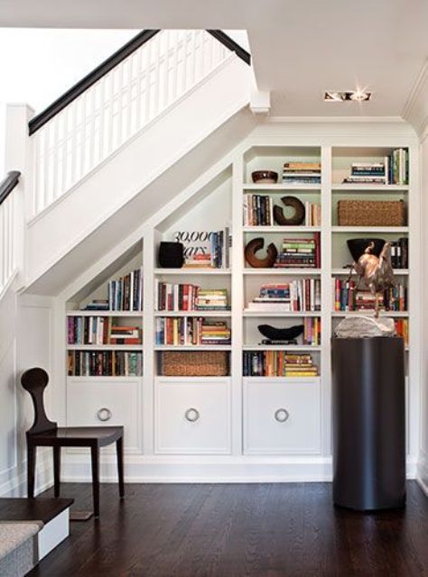 25 Libraries And Reading Nooks Under Stairs