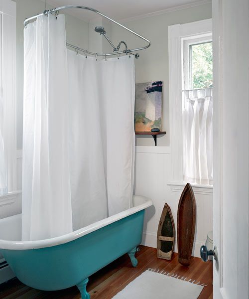 25 Gorgeous Turquoise Bathroom Decor Ideas Digsdigs A Vintage Clawfoot Bathtub Painted Turquoise Is Great Idea To Add Chic And Colorful