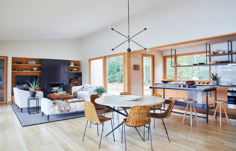 Modern Airy Home With Amazing Lake Views