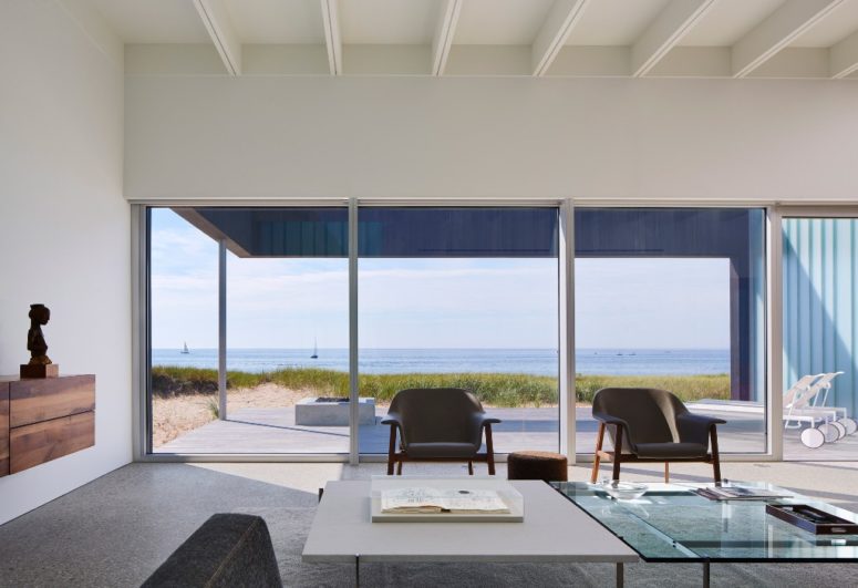 The interiors are contemporary and rather laconic, there's extensive glazing to insprie outdoor living The interiors are contemporary and rather laconic, there's extensive glazing to insprie outdoor living
