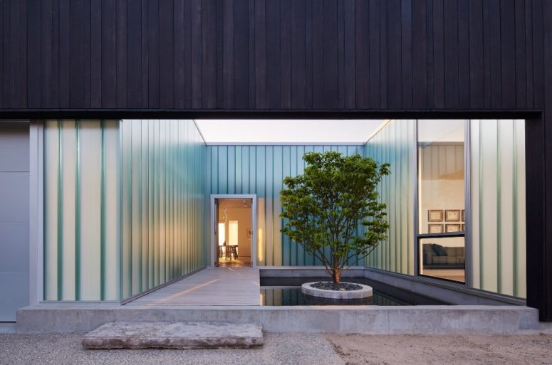 cute minimalist pond area design The courtyard is done with a pond and a tree growing in the center, all the spaces are filled wiht light