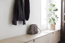 07 drawers are used for storage and sitting and keep the entryway in perfect order