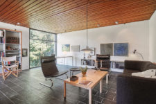 01 This mid-century modern home is clearly Scandinavian at the same time, take a look at this harmonious combo