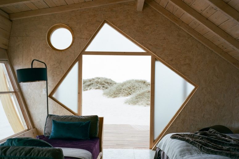 stylish contemporary entryway design The entry is geometric and asymmetrical, the windows featured are mostly round ones to imitate a ship