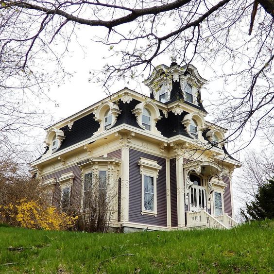 25 Gorgeous Mansard Roofs With Pros And Cons - DigsDigs