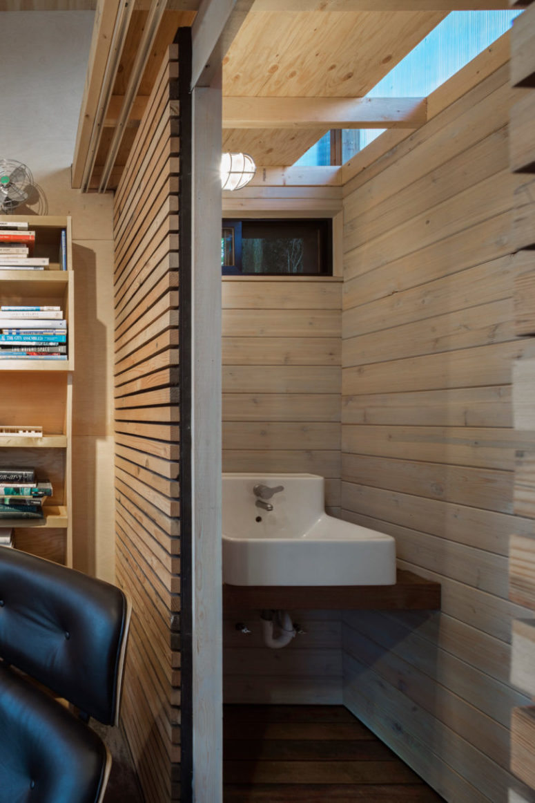 small powder room in wood Inside there a tiny powder room all clad with light-colored wood for a rustic feel