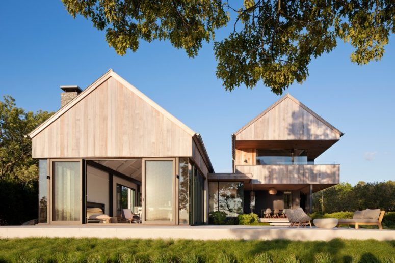 The idea of makign two buildings allowed to separate private and public and add more coziness to the spot The idea of makign two buildings allowed to separate private and public and add more coziness to the spot