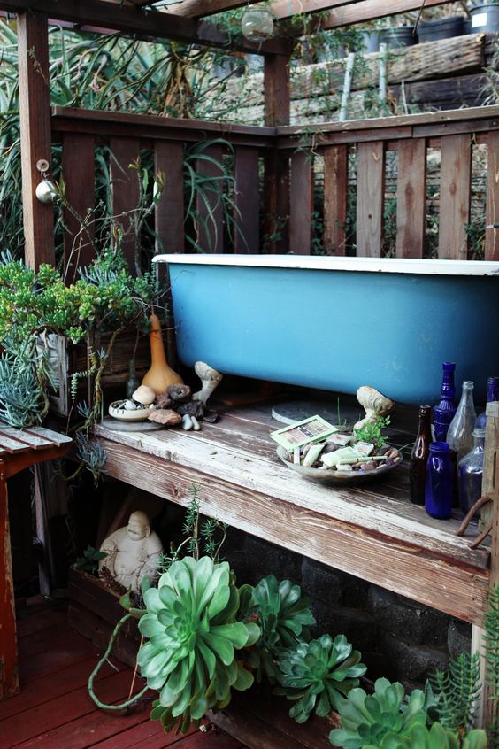 a small wooden plank platform covered from three sides is ideal for placing a bathtub to get some privacy