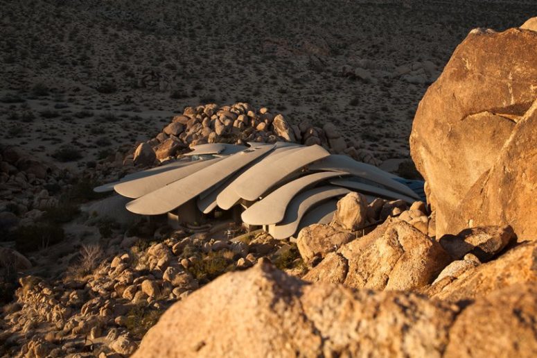 This unique sculptural house is located in the desert, in Joshua Tree, California