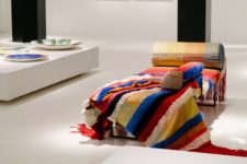 03 Get inspired to get a statement textile piece for your space and rock this mixture of modenr design and bright fabrics