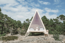 03 The cabin is located on a Finnish island, in a beautiful place with gorgeous views and woodlands