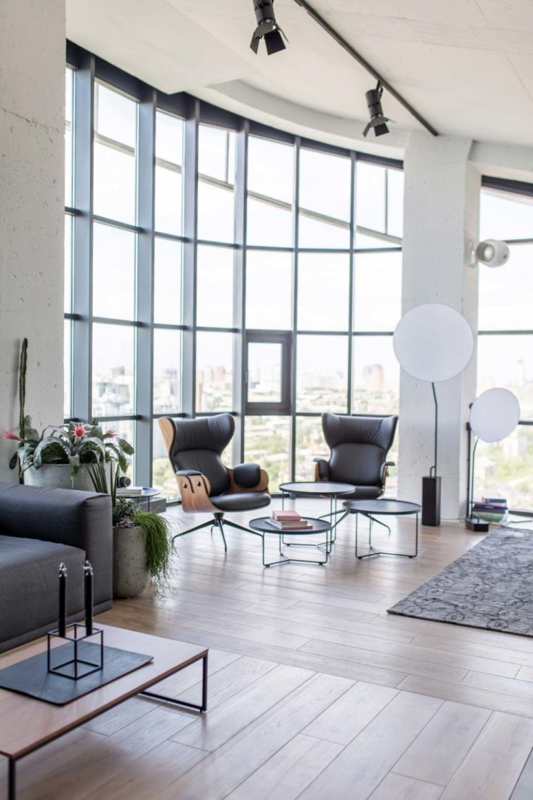 Fresh Look at Penthouse With High Ceilings And Floor To Ceiling Windows