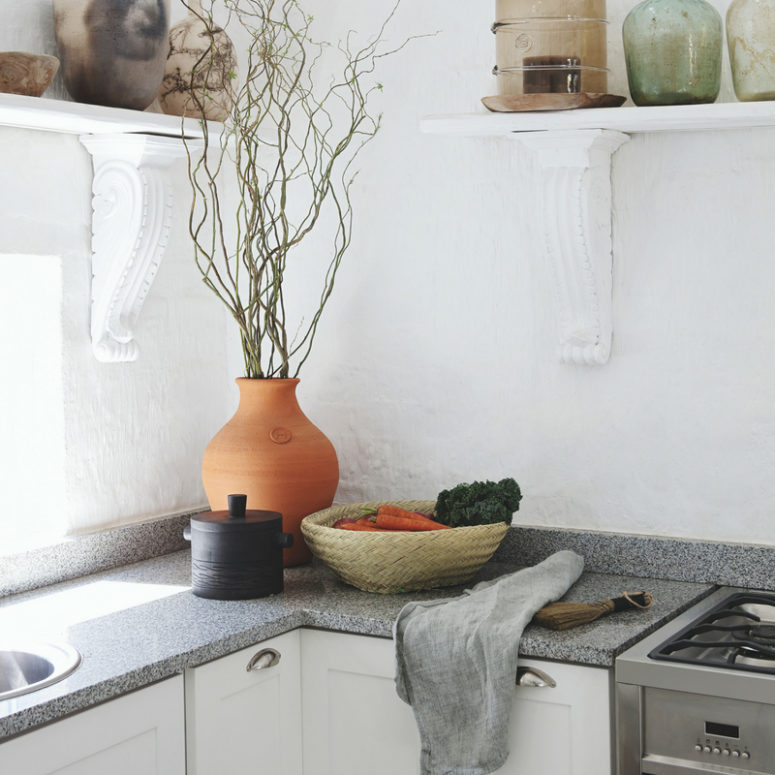 The mix of different styles is very harmonious, here you may see vintage shelves and an African calabaza The mix of different styles is very harmonious, here you may see vintage shelves and an African calabaza
