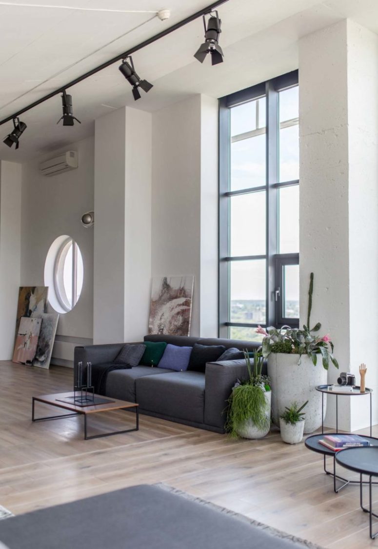 Penthouse With High Ceilings And Floor To Ceiling Windows - DigsDigs