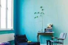 05 a bright living room with light blue as a dominant color and navy as an additional one