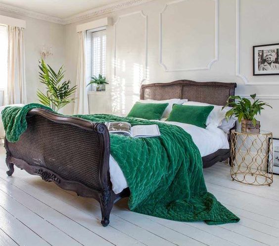 emerald velvet bedding adds color, texture and interest and is ideal for cold seasons