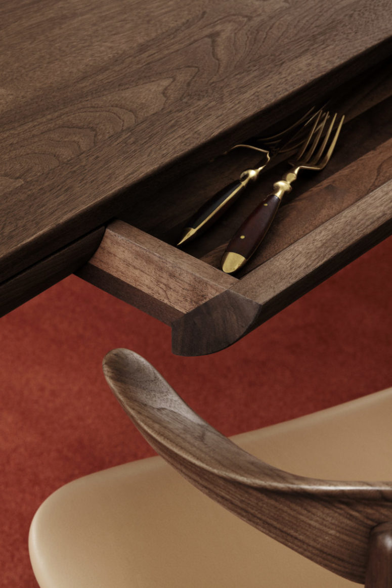 The drawer lines are also very chic and stylish