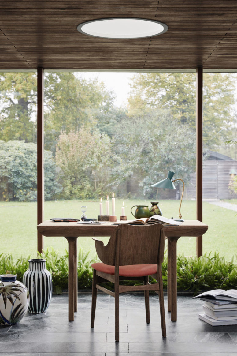 There's also a desk version with a very similar look and a drawer, too