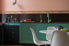 14 a bold color blocking idea with dusty pink, black and green plus brass touches is a chic option