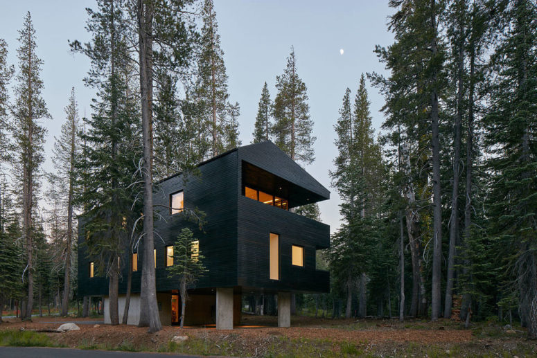 This house is called Troll Hus and is a modern take on a traditional mountain chalet while being located in the north of California