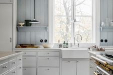 04 The kitchen is clad with grey wood and off-white cabinets