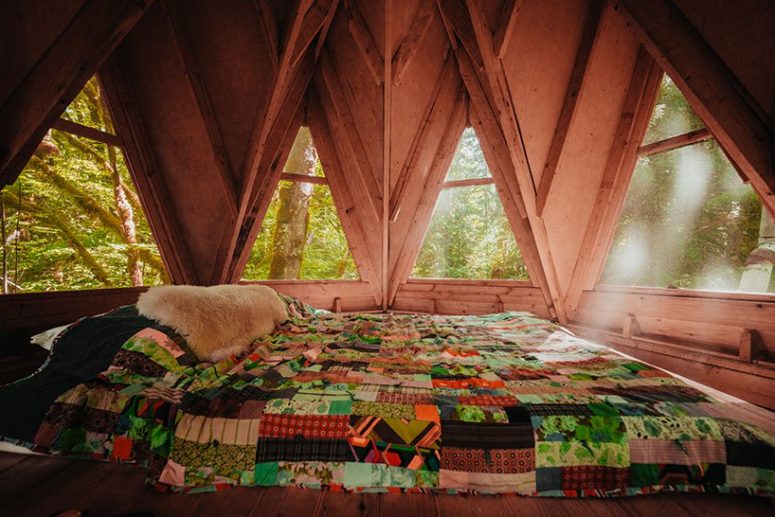 tiny bedroom in a cabin The roof space is a tiny bedroom with only a be placed right on the floor
