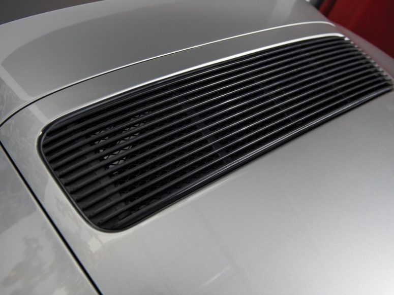 Bring elegance and a refined touch to your interior with a Porsche-inspired desk