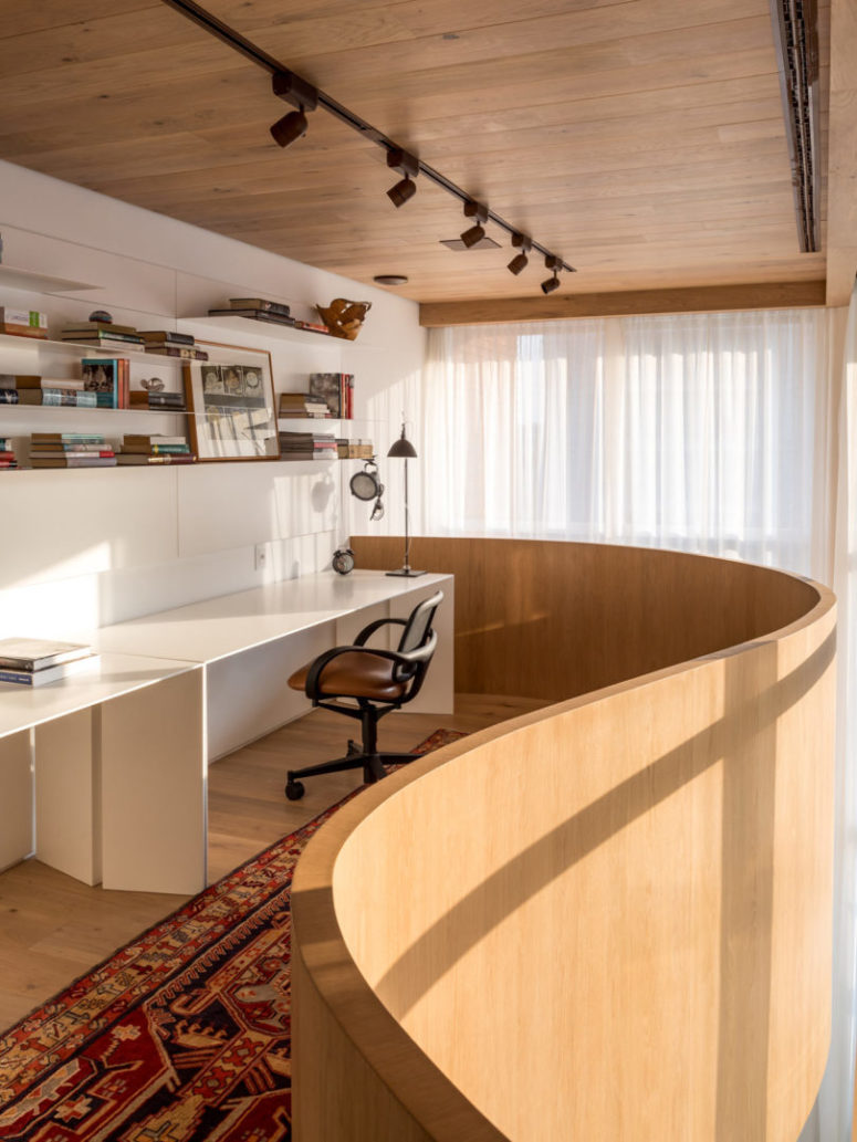 The inner balcony features a home office with comfy furniture and much light