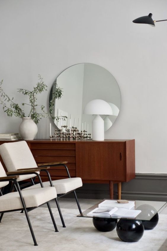 clean lines and geometric shades characterize the space giving it the features of the style