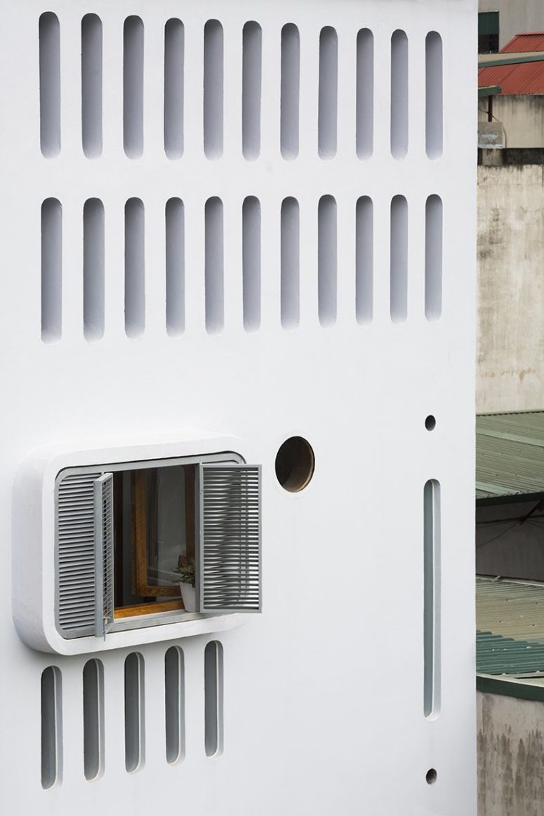 The facade is rather futuristic, the windows and holes fill the space with light and let the owners communicate with outdoors The facade is rather futuristic, the windows and holes fill the space with light and let the owners communicate with outdoors