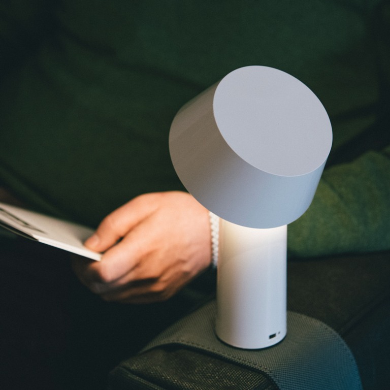 You may use the lamp 5 hours at full power and 10 hours at half power You may use the lamp 5 hours at full power and 10 hours at half power
