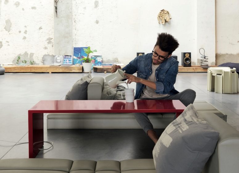 Square Bench is a mini coffee table, which can also be a seat for a moment of warm relaxation
