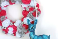 04 a colorful Christmas pompom wreath in white, grey, silver and red plus a bow is easy to craft