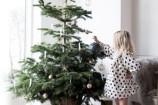 09 a modern Christmas tree with candles, metallic ornaments and himmeli decorations