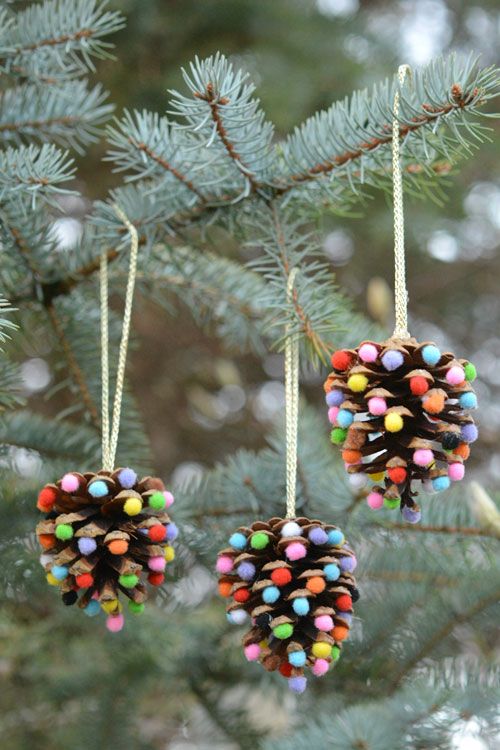 25 Fun Pompom Christmas Home Decor - DigsDigs