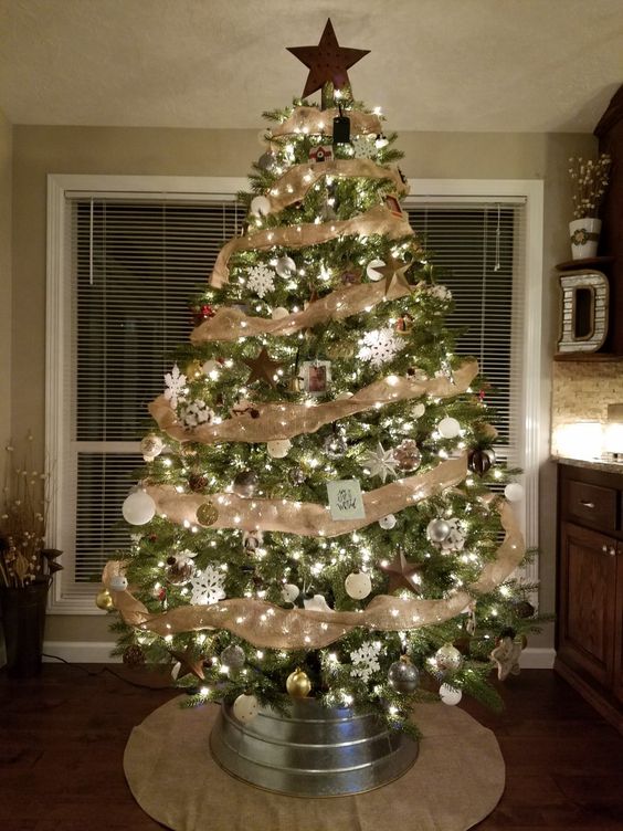 25 Cozy Rustic Christmas Tree Decor Ideas Digsdigs