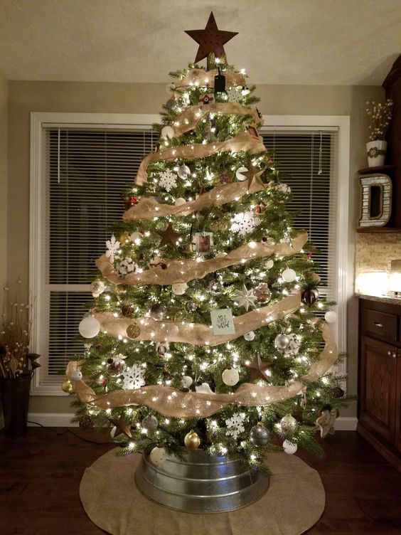 25 Cozy Rustic Christmas Tree Decor Ideas
