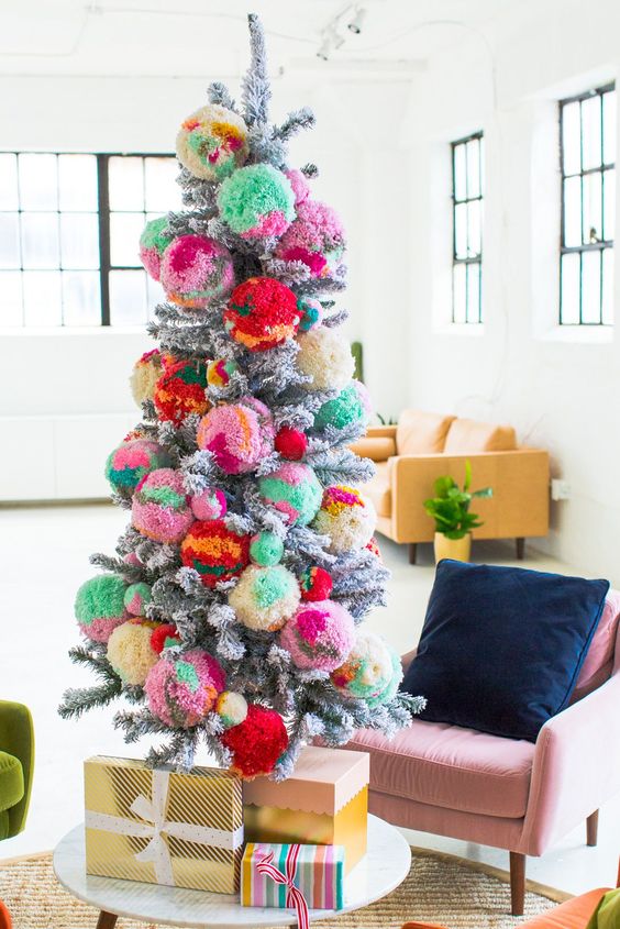 25 Fun Pompom Christmas Home Decor Ideas