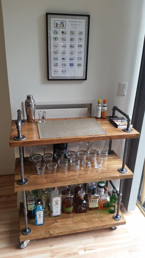 an industrial bar cart made of wood, piping and casters - DIY it for your space