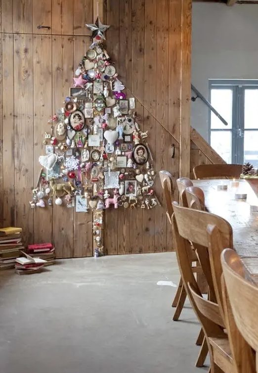 a wall art Christmas tree composed of ornaments, artworks and toys is a unique solution for a quirky space, it looks amazing