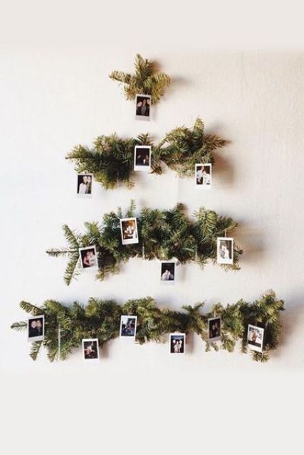 an alternative Christmas tree of evergreens and family pics is a very fresh and modern idea