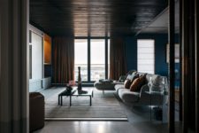 01 This stunning refined apartment is done in rich colors and shades, it’s functional and layered, it’s stylish and chic